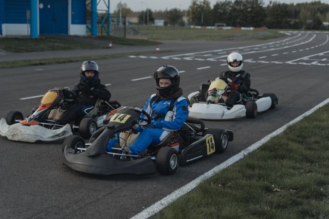 Sim-Racing für Einsteiger: Lenkrad, Pedale und Rennsitz richtig wählen