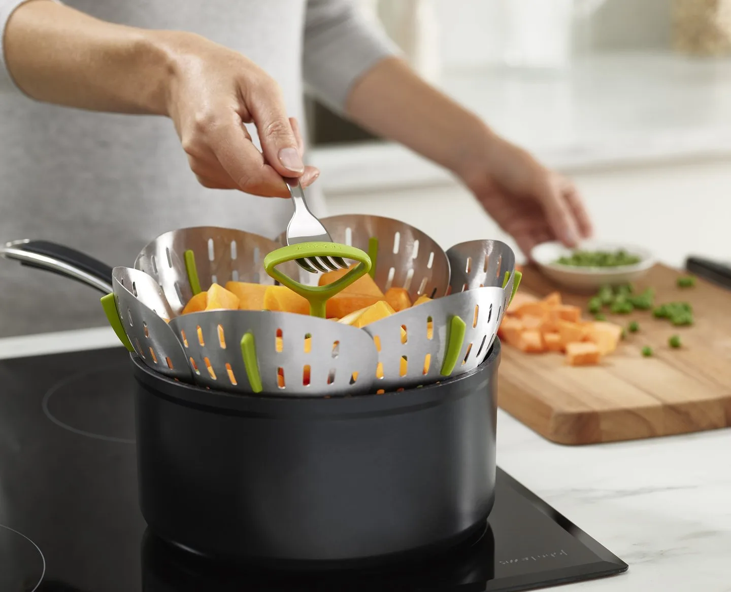 Joseph Joseph Bloom Steel Folding Steamer Basket - Einzelner Dampfgarerkorb - Edelstahl - 16 cm - 100 mm, Ansicht 4