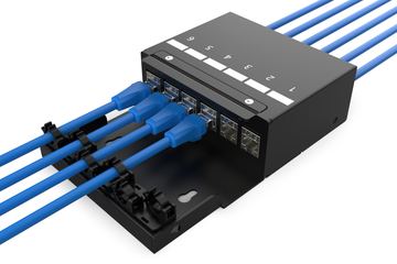 DIGITUS Konsolidierungspunkt-Box, 6 Ports Keystone-Module mit intelligentem Kabelmanager von LumaTech