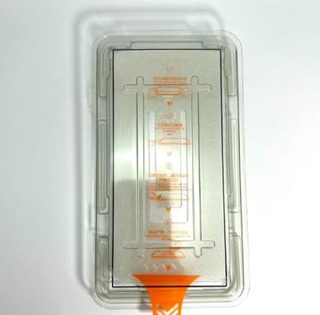 eSTUFF iPhone 15 Screen Protector with single use installation von LumaTech