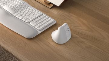 Logitech Lift Vertical Ergonomic Mouse - Vertikale Maus von LumaTech
