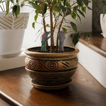 Mad Monkey Zombie Hände für den Blumentopf von LumaTech