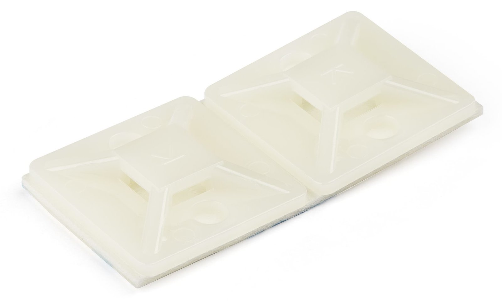StarTech.com 100 Pack Cable Tie Mounts with Adhesive Tape for 0.18 in. (4.6 mm)