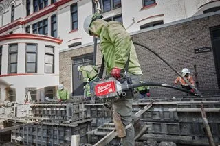 Milwaukee MXFCVBCKIT-602 Akku-Betonverdichter, Ansicht 2
