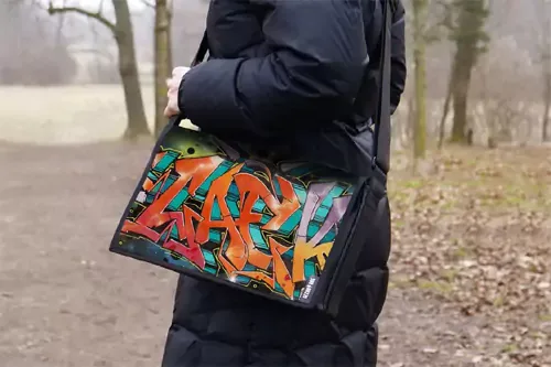 Lasche 2025 | Grafiti rot, Ansicht 3
