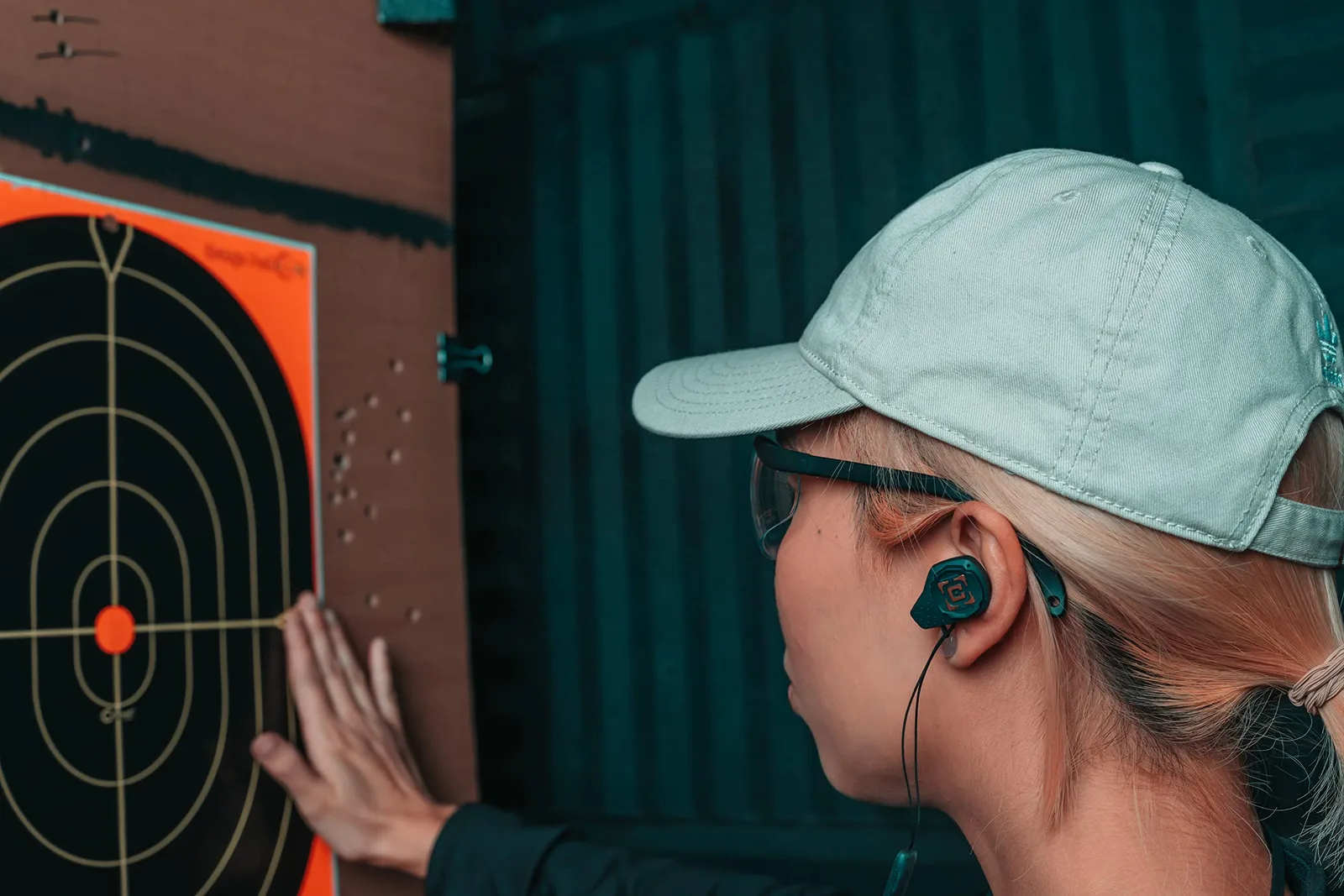Caldwell E-MAX Shadows Pro - Elektronischer Gehörschutz mit Ambient Sound Amplification, Bluetooth und wiederaufladbarem Case für Zielschießen, Reichweite, Ansicht 6