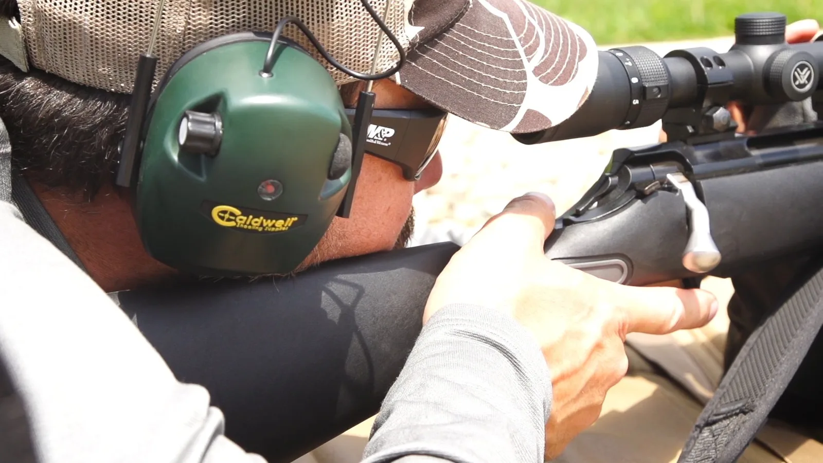 Caldwell E-Max - Erwachsene Grün - Elektronischer 21 NRR Gehörschutz mit Schallverstärkung - Verstellbare Ohrenschützer für Schießen, Jagd und Reichweite, Ansicht 3