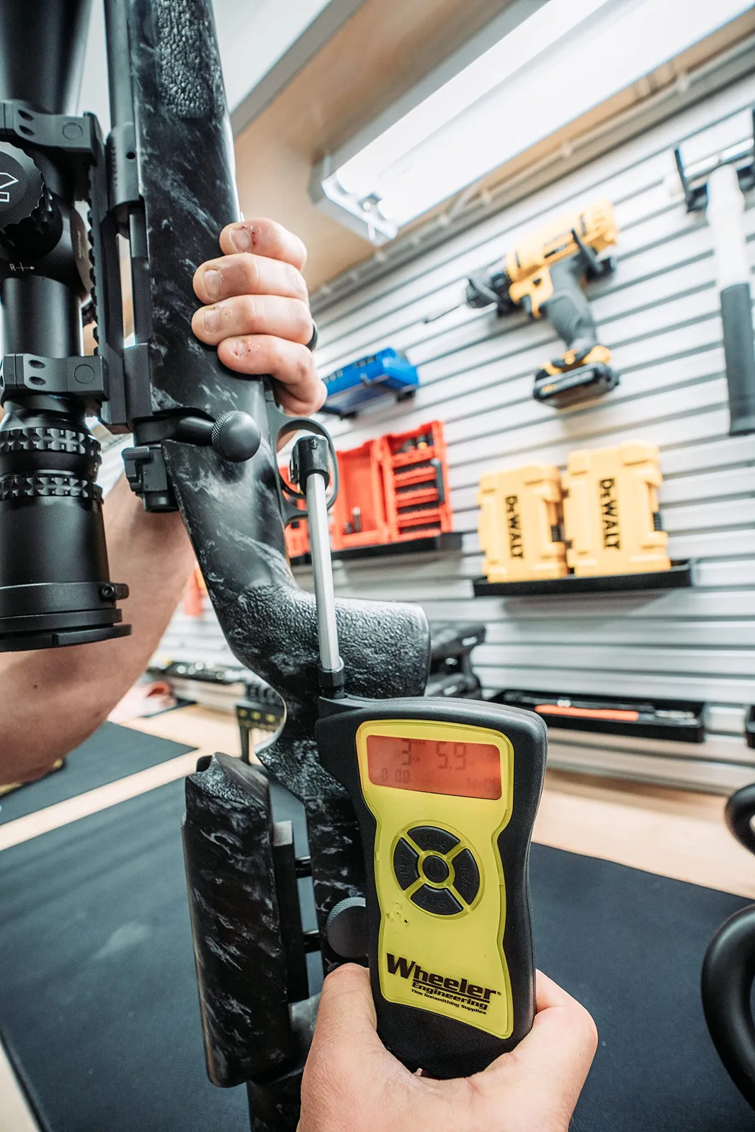 Wheeler professioneller, digitaler Trigger-Zugmesser mit 28,4-g-Schritten und digitalem Display für genaue Messwerte von 0-5,4 kg, Ansicht 3