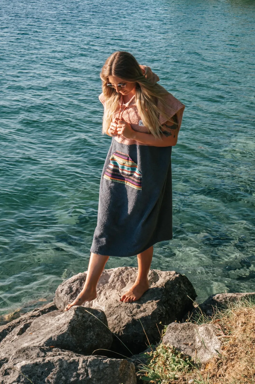 Surfponcho Sunset Bloom Unisex aus Bio-Frotte - Limited Edition, Ansicht 2