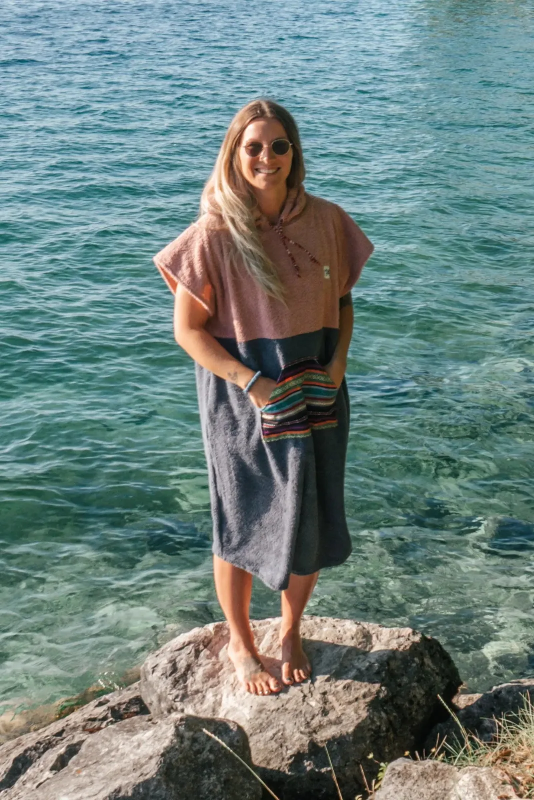 Surfponcho Sunset Bloom Unisex aus Bio-Frotte - Limited Edition, Ansicht 6