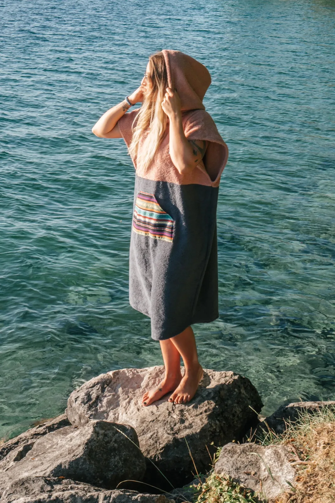 Surfponcho Sunset Bloom Unisex aus Bio-Frotte - Limited Edition, Ansicht 7