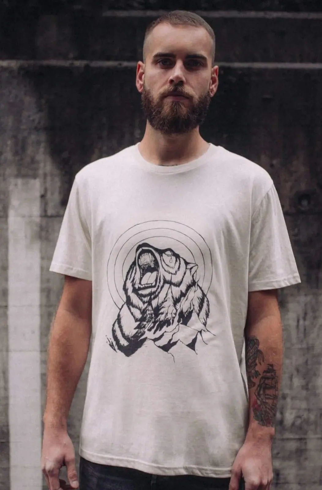 Last Bear Standing Shirt Unisex — Bild 3