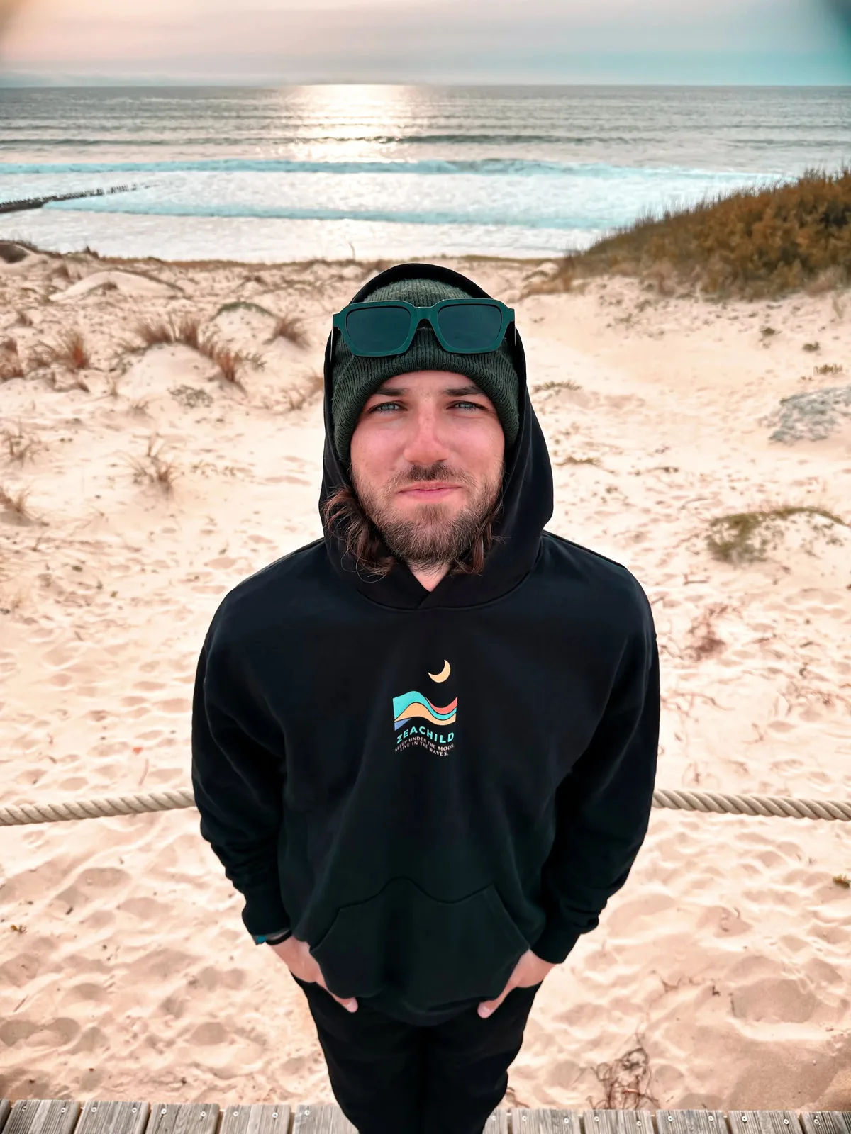 Under the Moon Hoodie Unisex — Bild 4