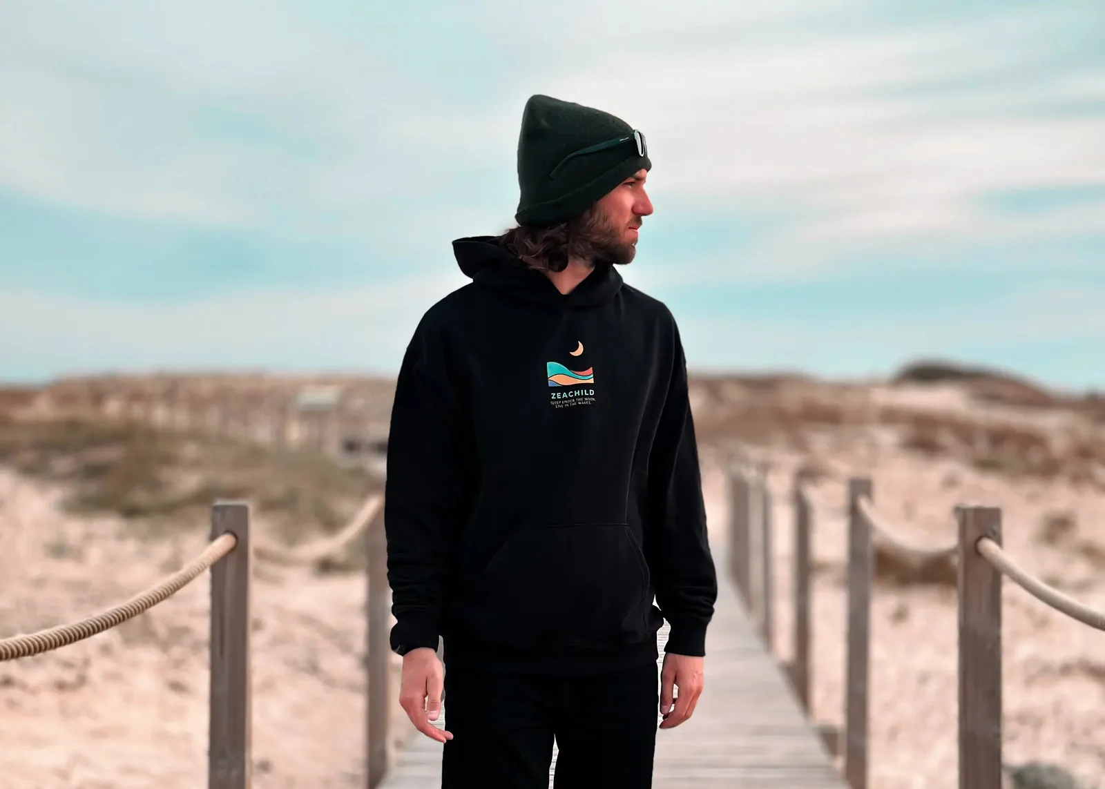 Under the Moon Hoodie Unisex — Bild 5