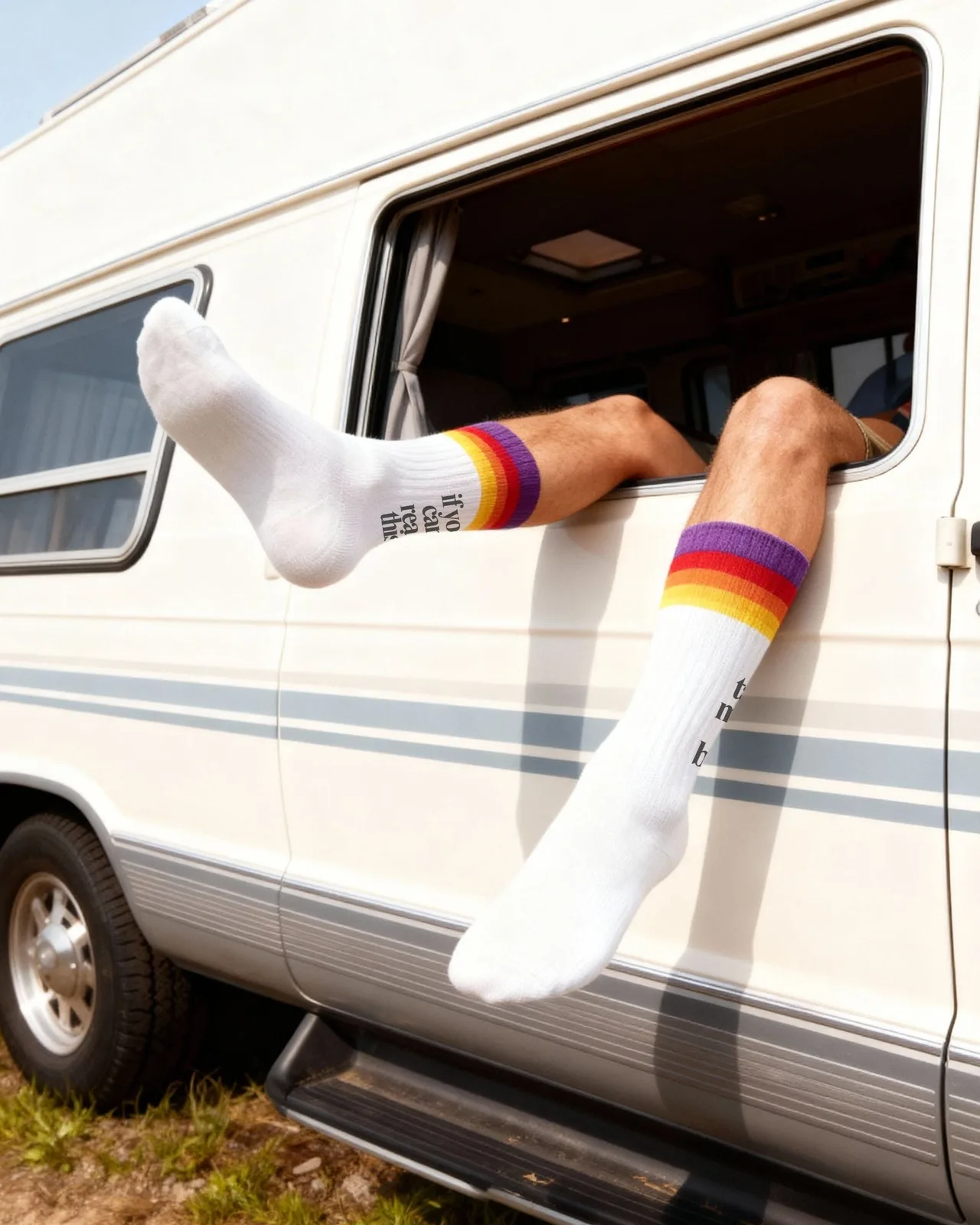 Take Me To The Beach - Sportsocken gestreift in rainbow - weiß — Bild 2