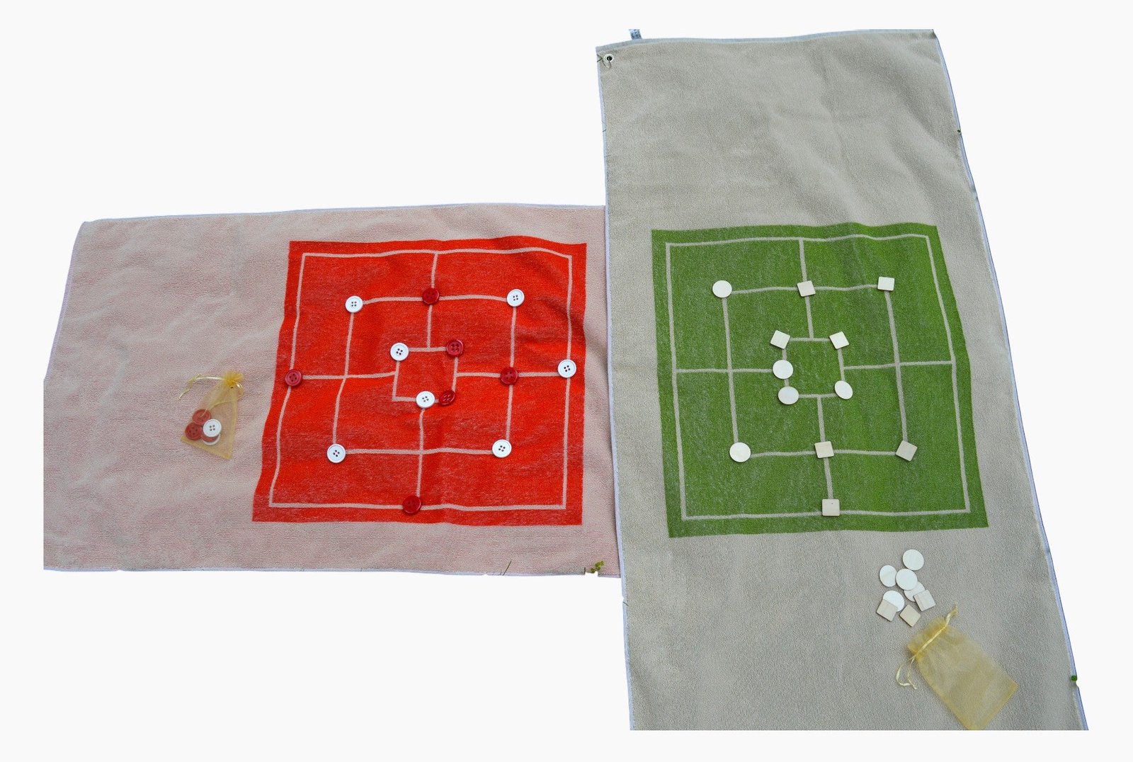 Duschtuch "Mühle" mit Spielsteinen von WIRTEX
