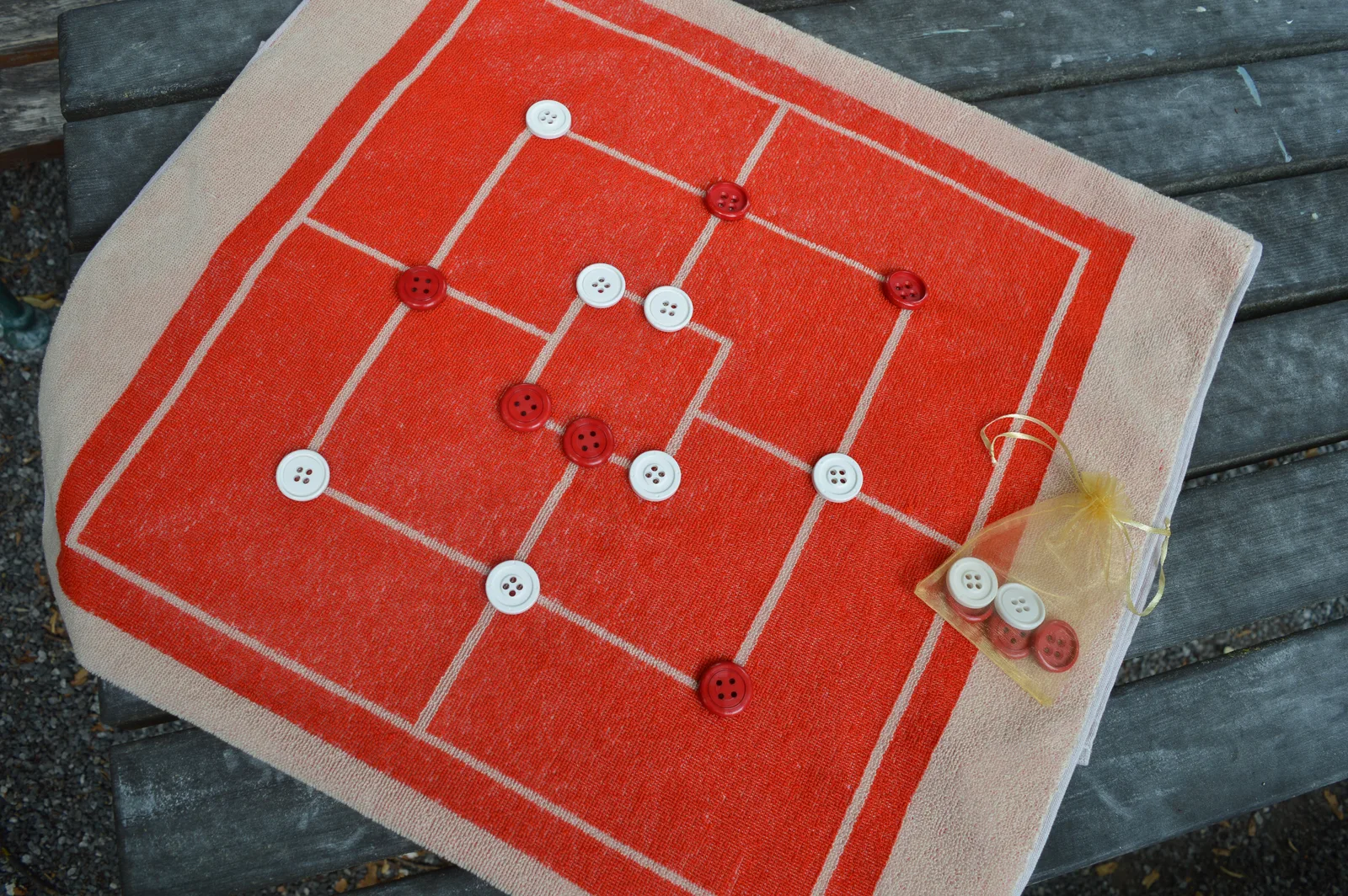 Duschtuch "Mühle" mit Spielsteinen, Ansicht 5