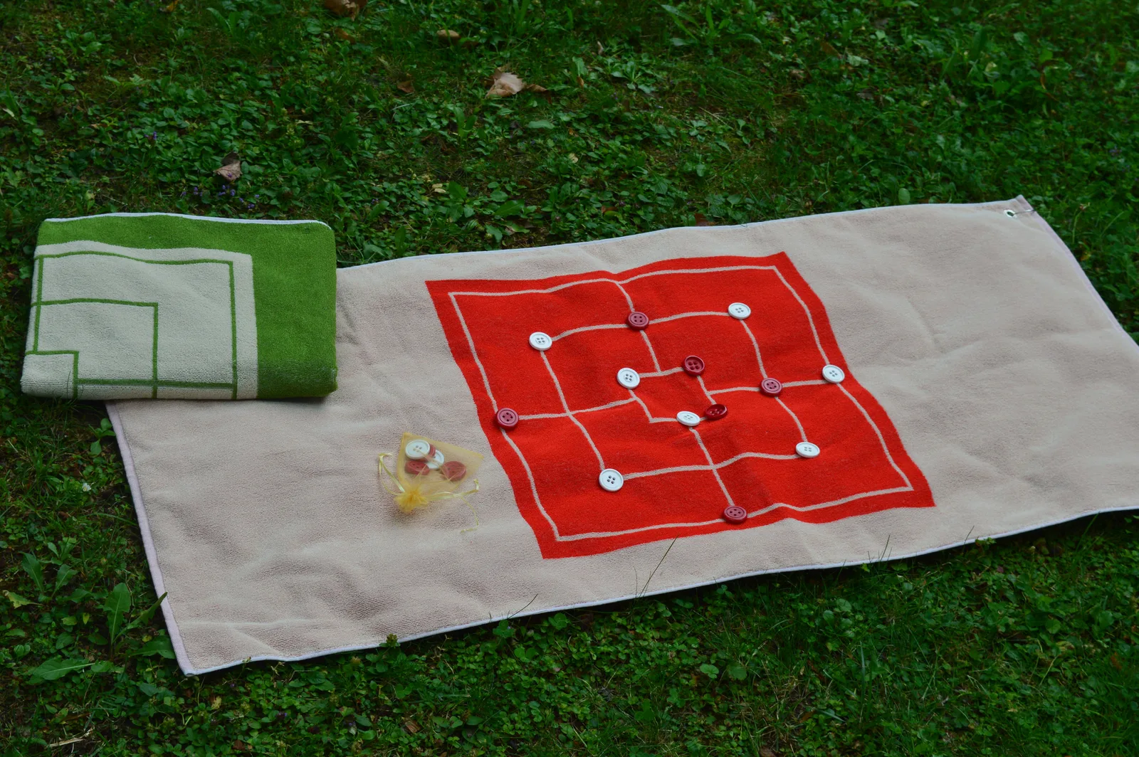 Duschtuch "Mühle" mit Spielsteinen, Ansicht 6