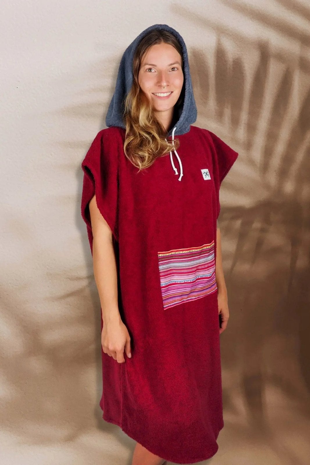 Surfponcho Weinrot Unisex aus Bio-Frotte