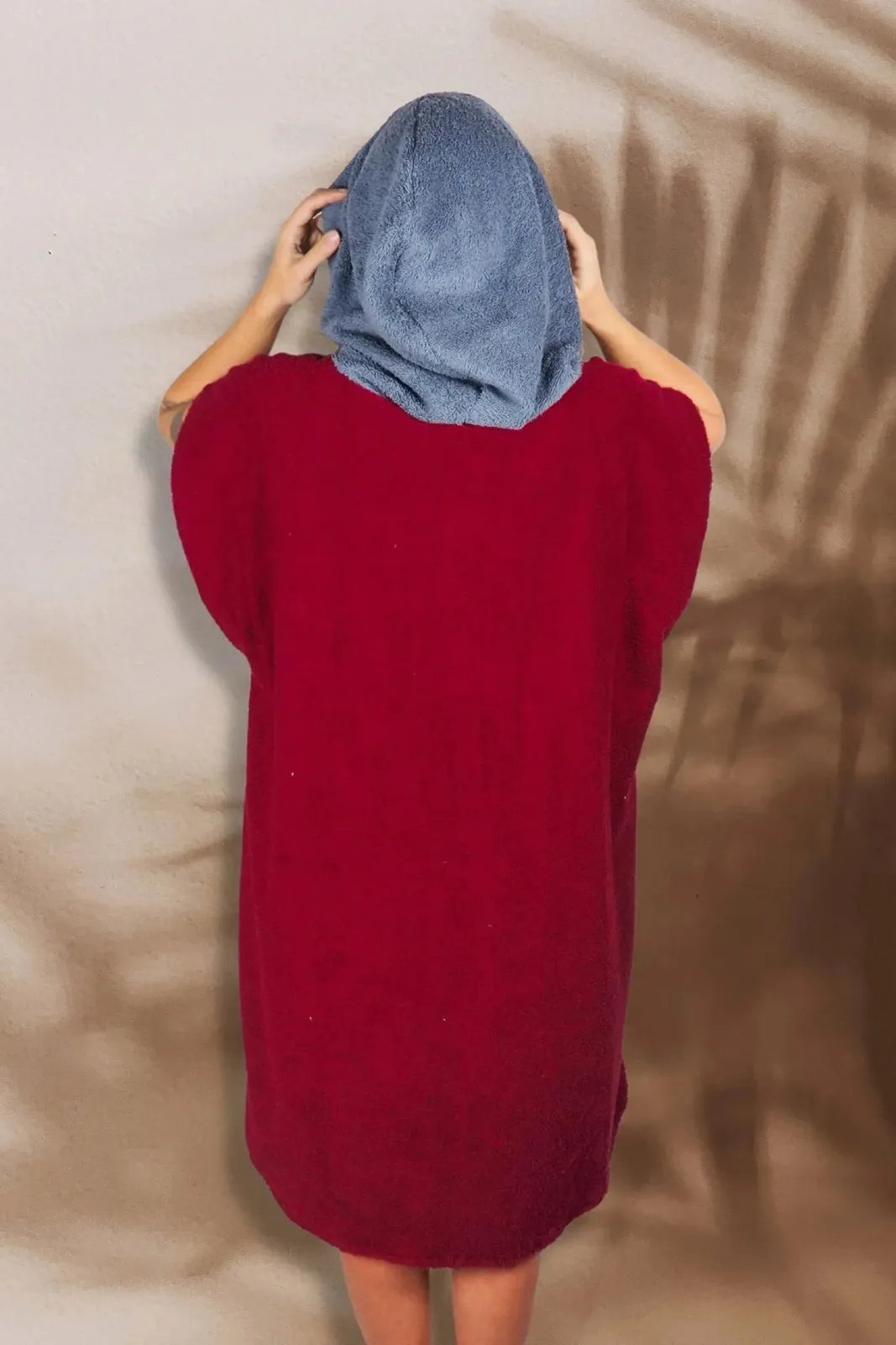 Surfponcho Weinrot Unisex aus Bio-Frotte, Ansicht 2