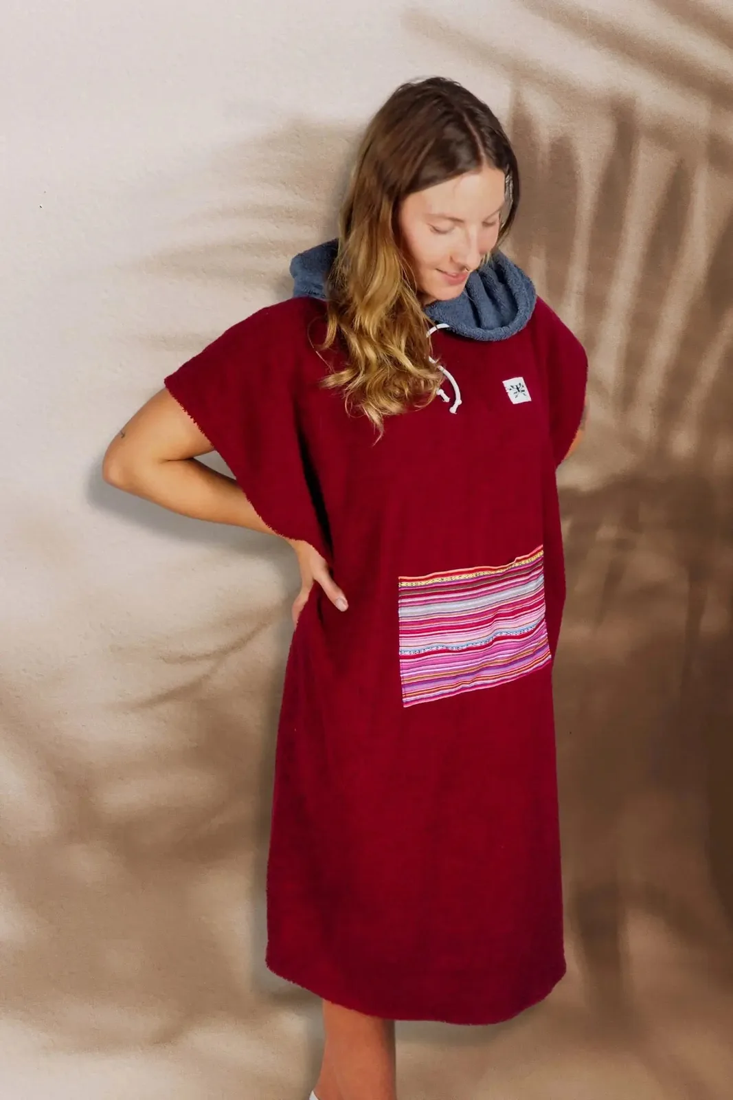 Surfponcho Weinrot Unisex aus Bio-Frotte, Ansicht 3