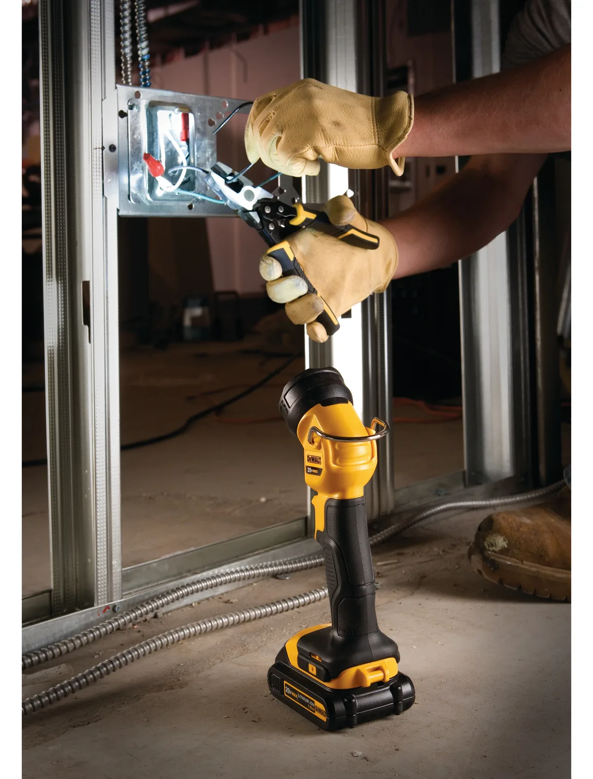 DeWalt DCL040 LED Akku-Arbeitsleuchte solo, Ansicht 2