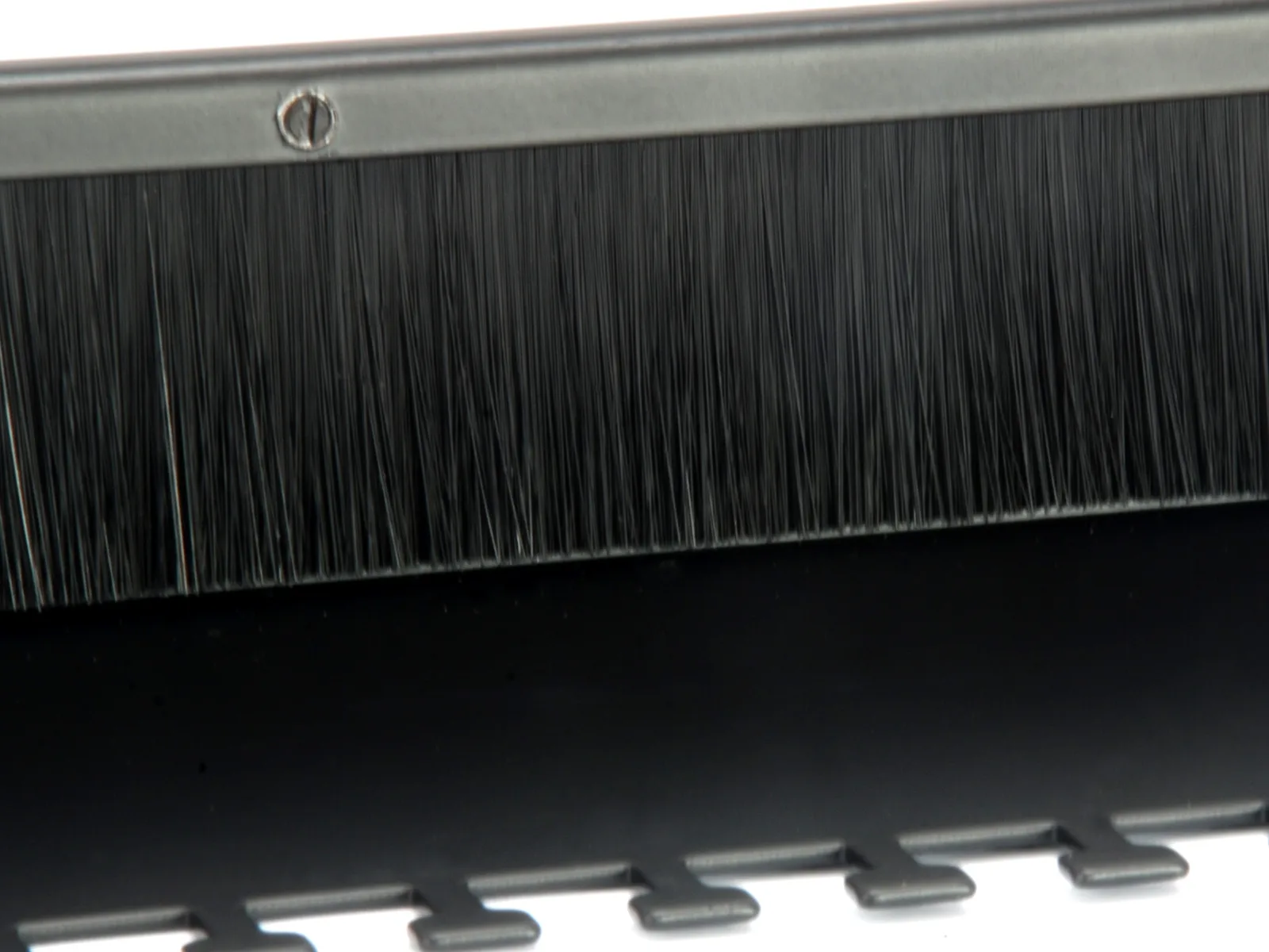 Equip Pro - Kabelabdeckung mit Bürsten - Schwarz, RAL 9005 - 1U - 48.3 cm (19), Ansicht 4