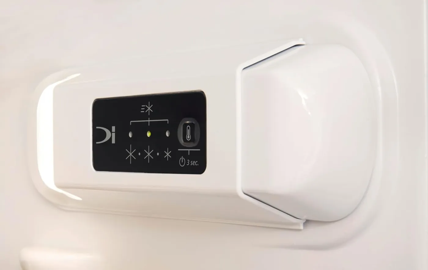 Bauknecht KDI 14S2 Einbau-Kühl-/Gefrierkombination/ Energieeffizienzklasse: E/ Nische 145/ Elektronische Temperaturregelung/ LED-Beleuchtung/ Abtauautomatik im Kühlteil/ Sicherheitsglas — Bild 4