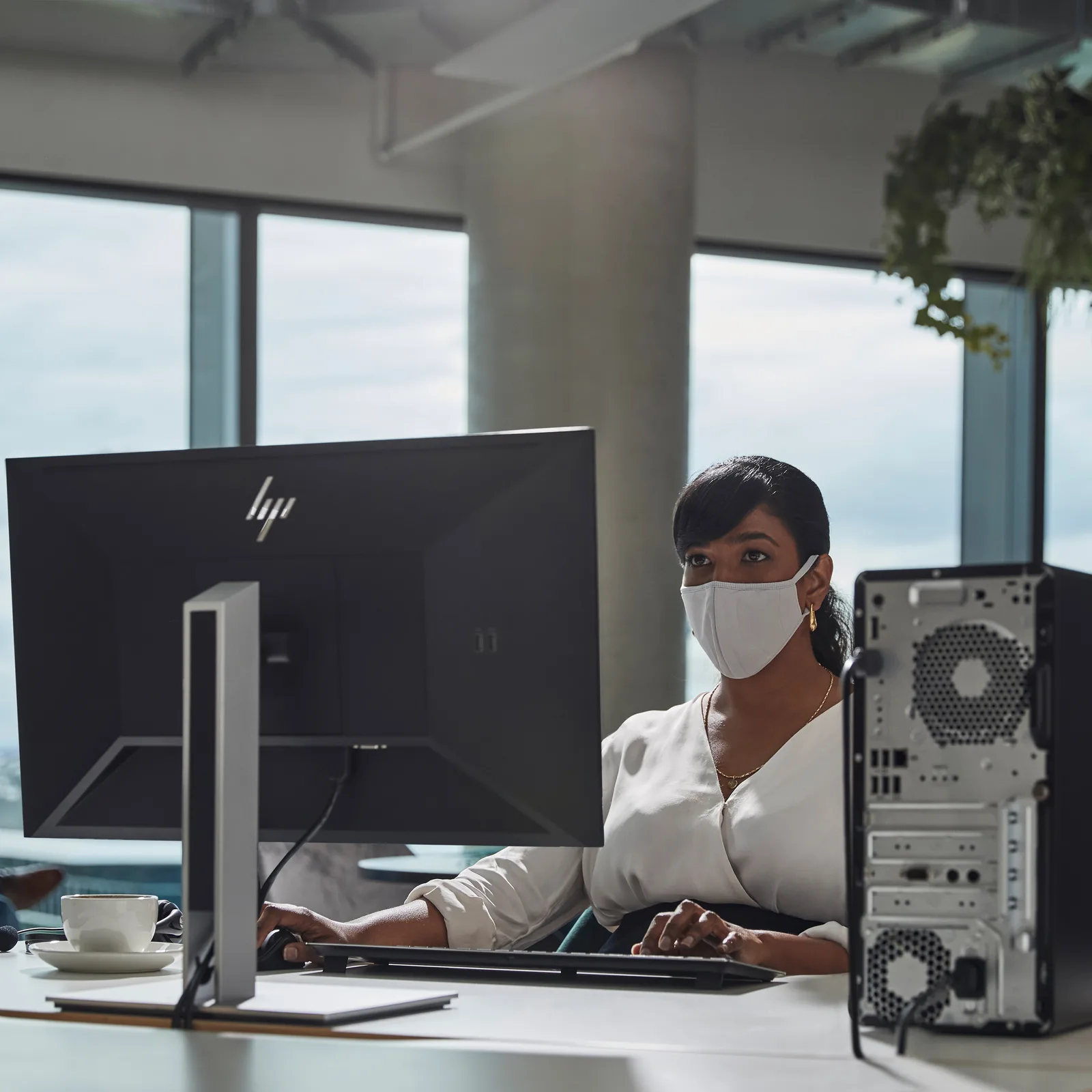 HP Pro 400 G9 - Wolf Pro Security - Tower - Core i7 i7-14700 / 2.1 GHz - RAM 16 GB - SSD 512 GB - NVMe, Ansicht 2