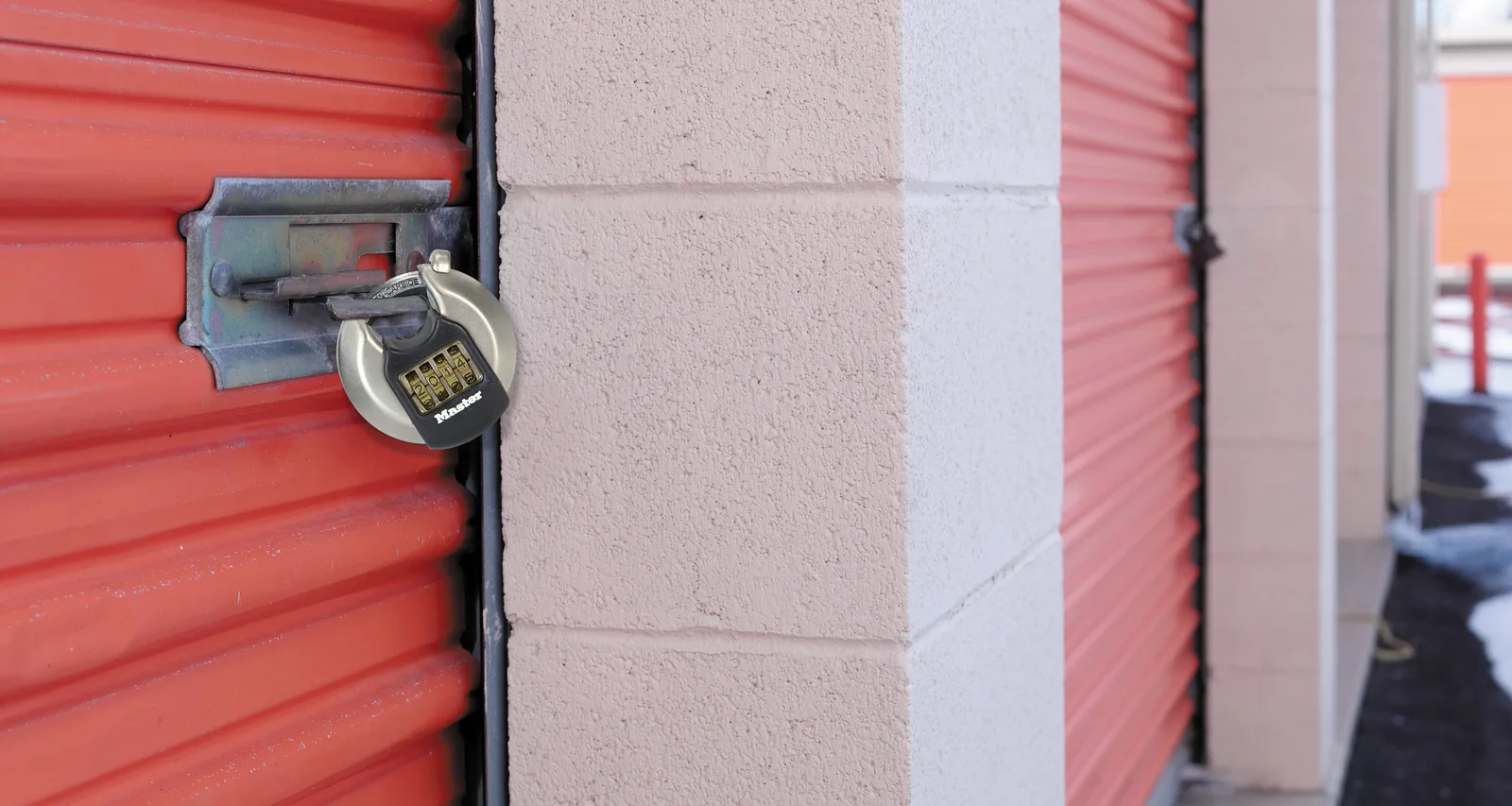 MasterLock 70 mm breites - verzinktes Excell Disc Schloss mit verdecktem Bügel; einstellbare Zahlenkombination, Ansicht 2