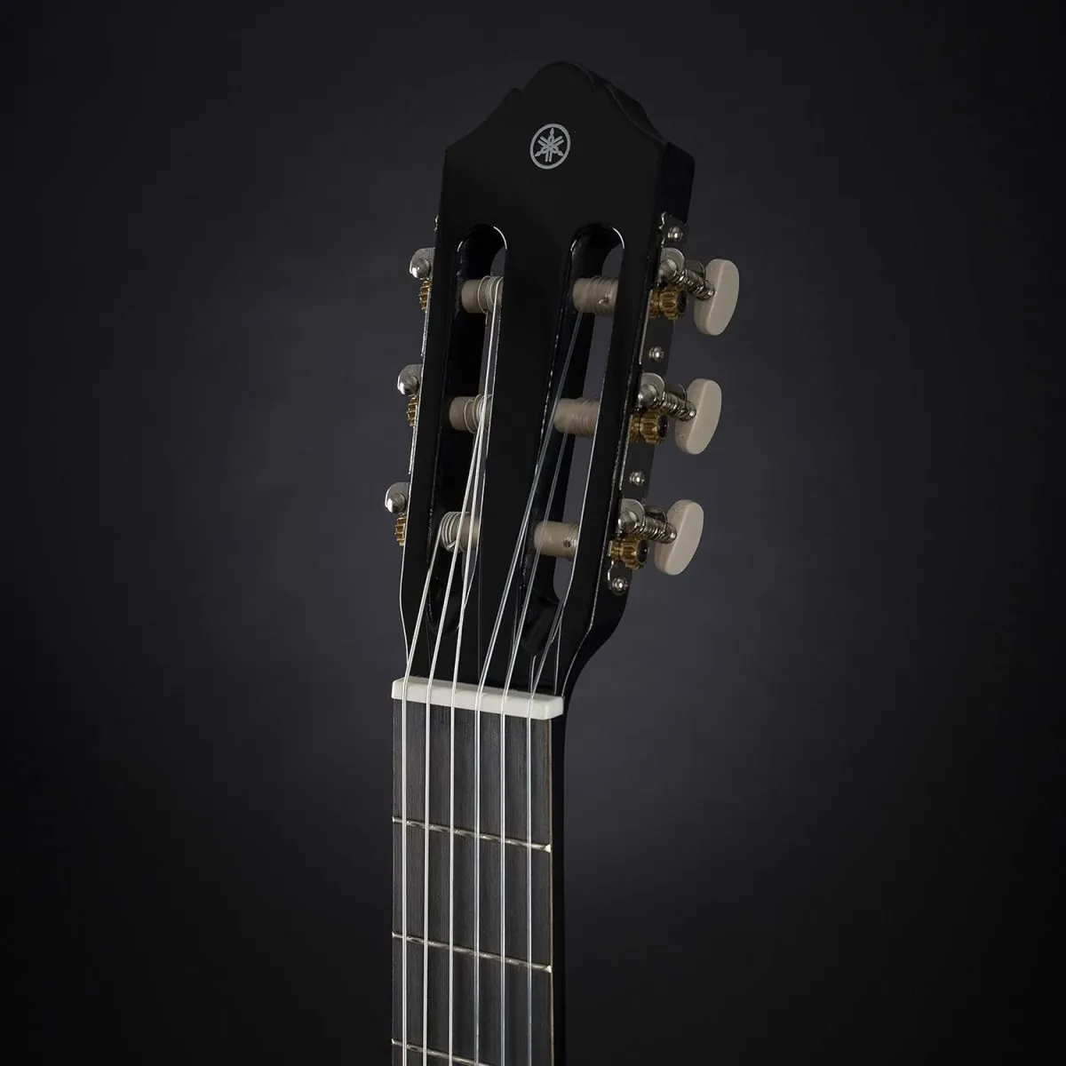 Yamaha C40 Konzertgitarre – 4/4 Holzgitarre (65 cm, 25 9/16” Mensur), 6 Nylonsaiten, für Anfänger — Bild 3