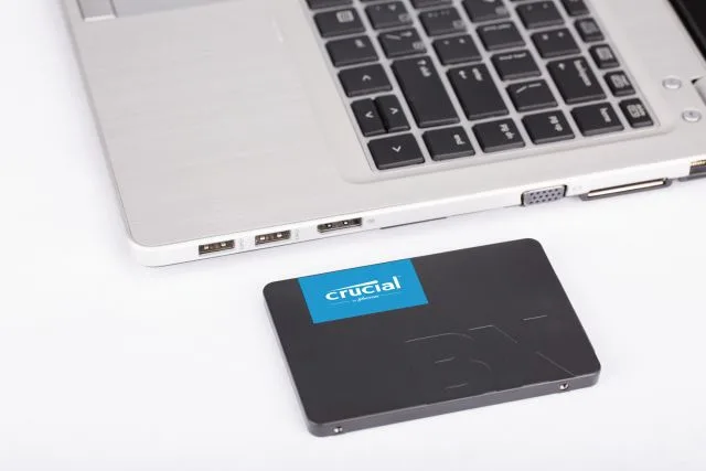 Crucial BX500 - SSD - 240 GB - intern - 2.5 (6.4 cm), Ansicht 4