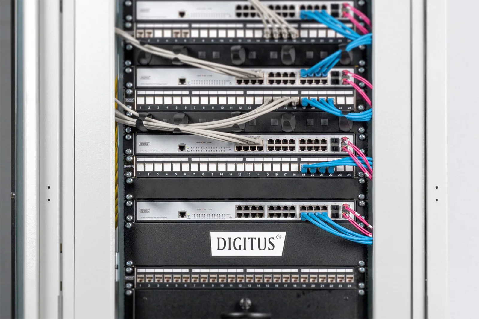 DIGITUS Blindabdeckung für 483 mm (19)-Schränke - 1 HE, Ansicht 4