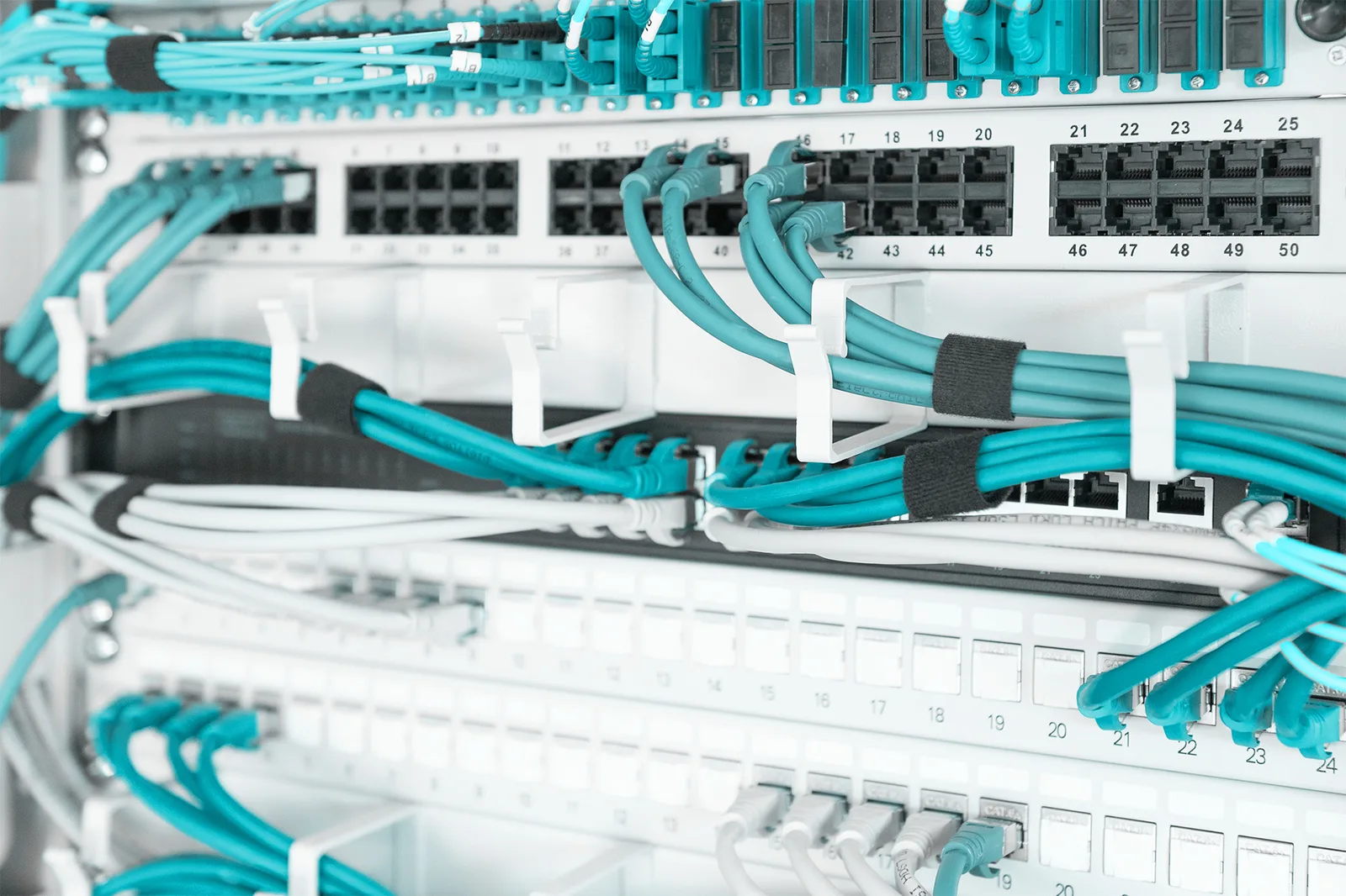 DIGITUS Kabelrangierpanel mit Kabelführungsbügeln für 483 mm (19)-Schränke, 1HE, Ansicht 2