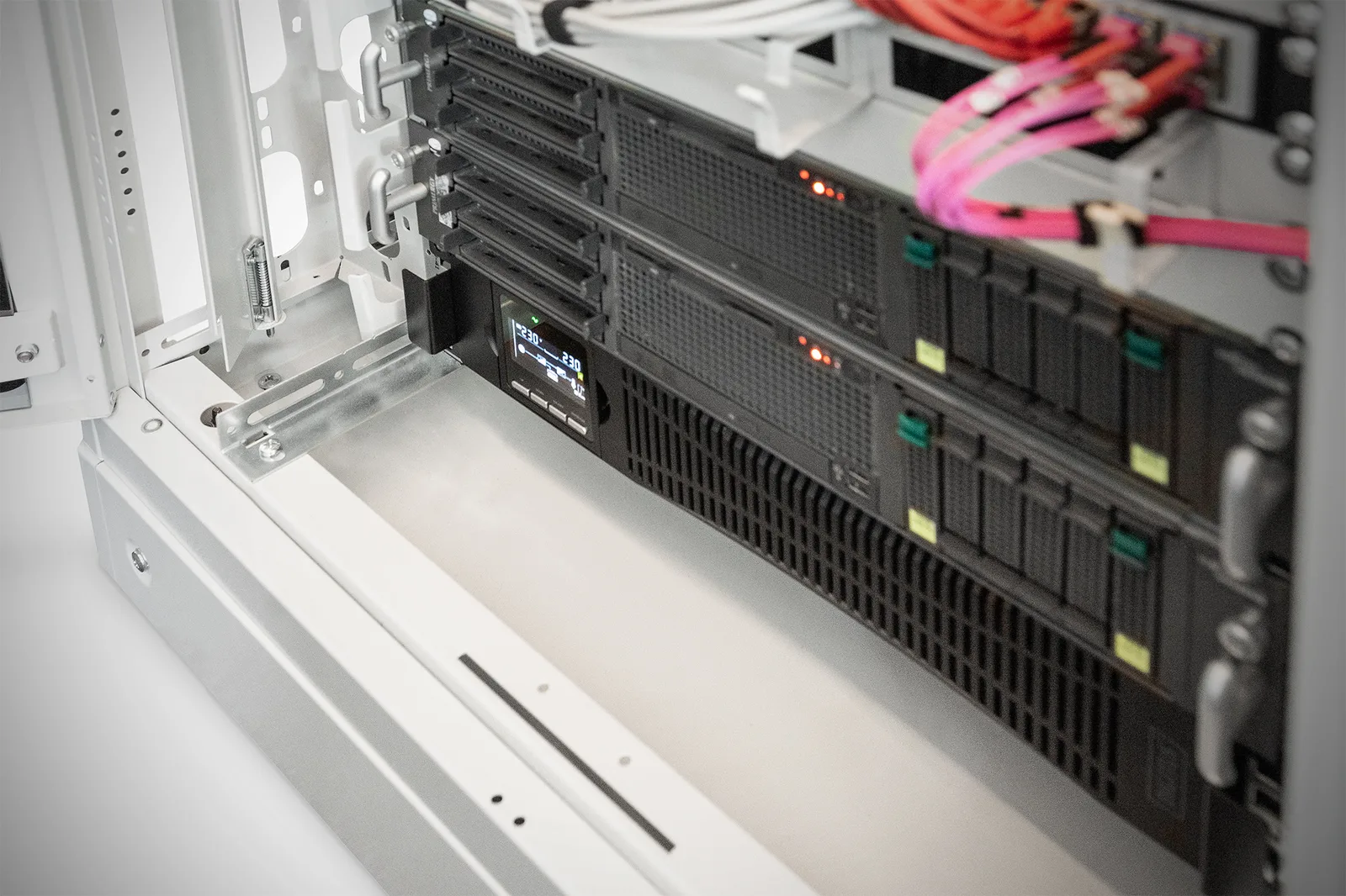DIGITUS OnLine USV-System, 1500 VA/ 1500 W, Ansicht 3