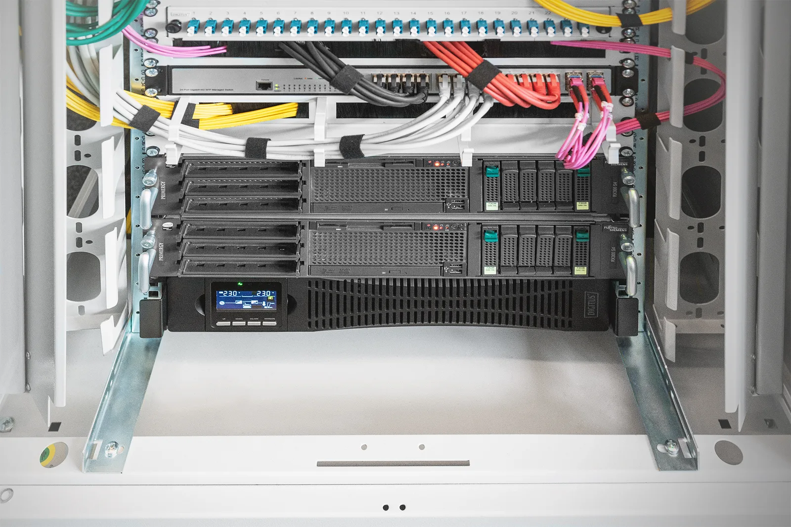 DIGITUS OnLine USV-System, 1500 VA/ 1500 W, Ansicht 4