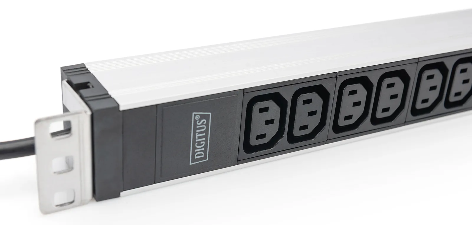 DIGITUS Stromverteilungseinheit (Rack - einbaufähig) - Wechselstrom 230 V - 3600 VA - 1-phasig, Ansicht 3