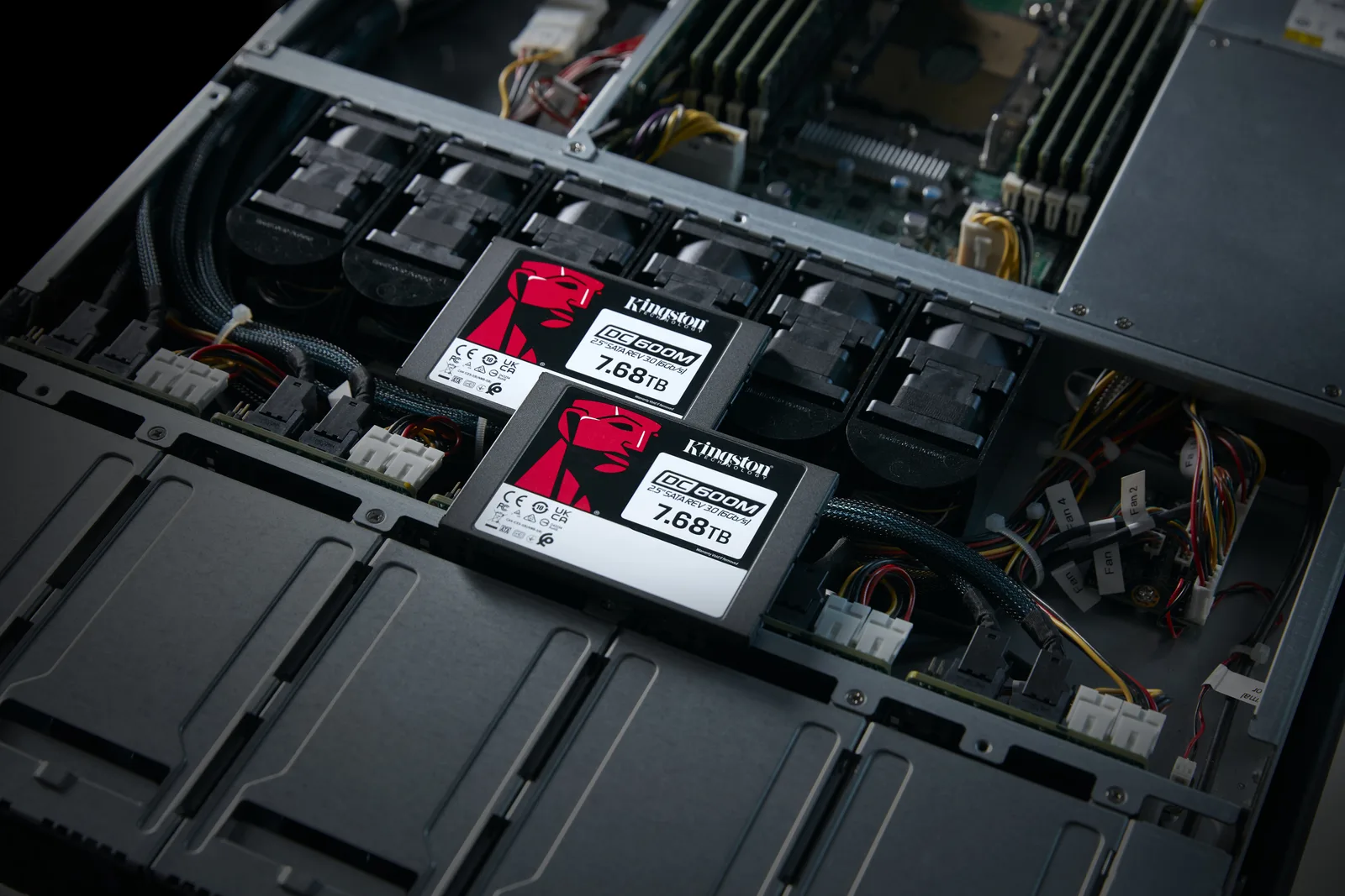 Kingston DC600M - SSD - Mixed Use - verschlüsselt - 7.68 TB - intern - 2.5 (6.4 cm), Ansicht 2