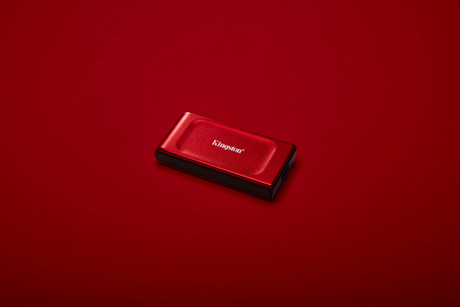 Kingston XS1000 - SSD - 1 TB - extern (tragbar) - USB 3.2 Gen 2 (USB-C Steckverbinder) - rot, Ansicht 4