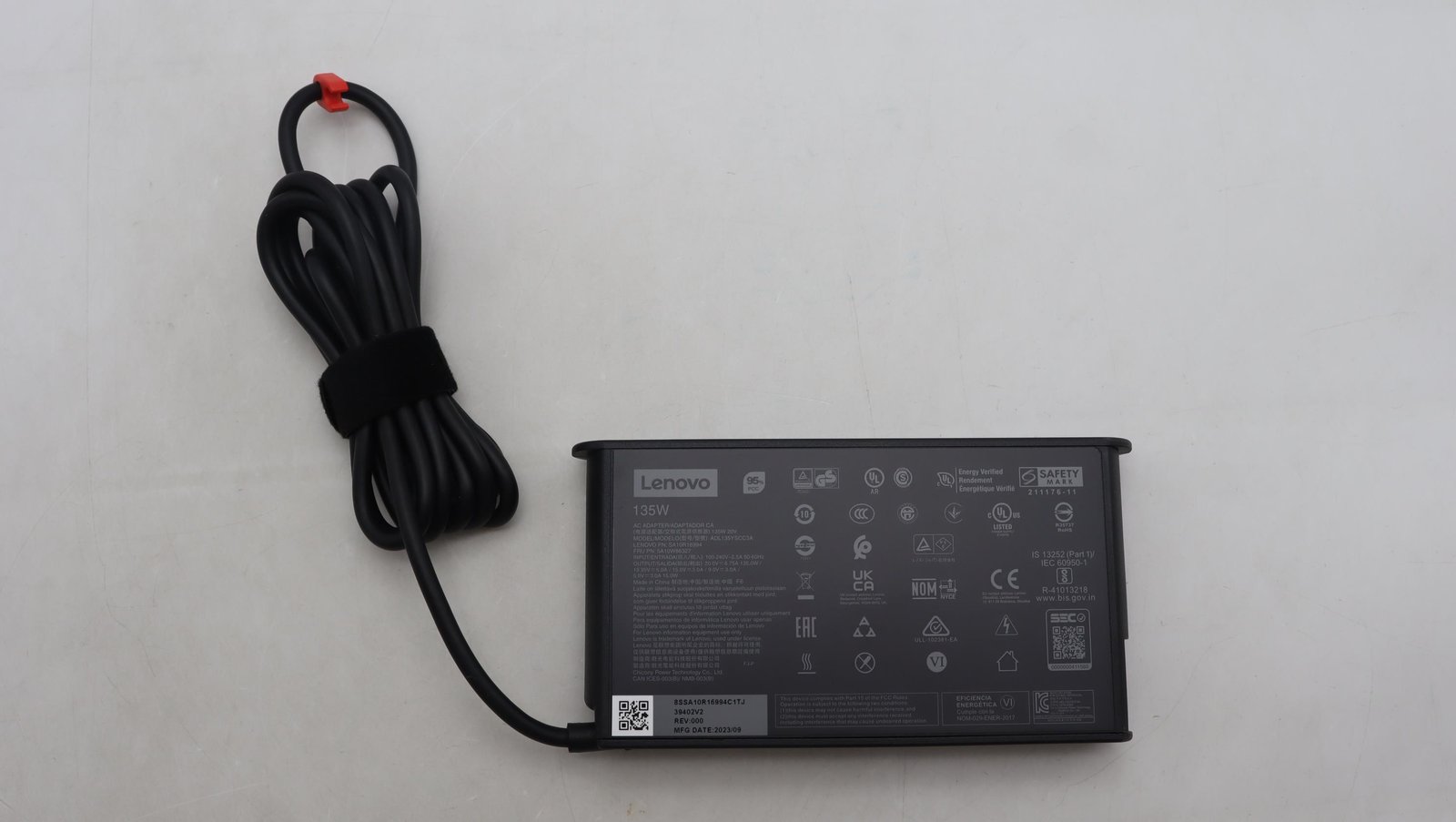 Lenovo 5A10W86327 USB-C Netzteil abgerundete Bauform - PC-/Server Netzteil