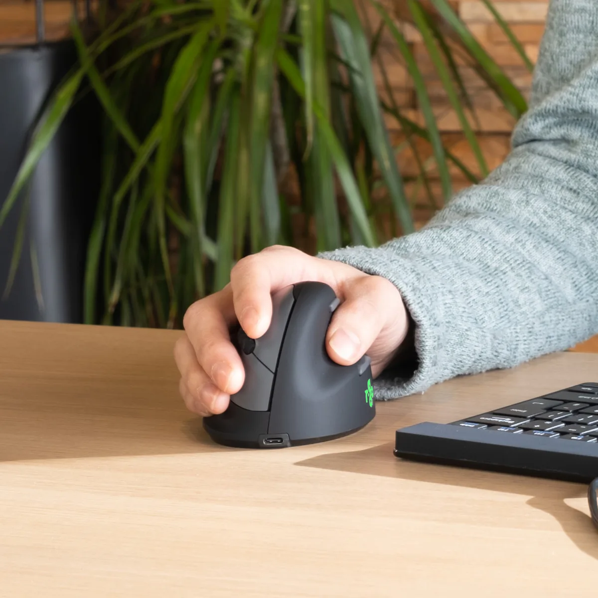 R-Go Ergonomische Maus HE Break - Vertikale Maus, Ansicht 4
