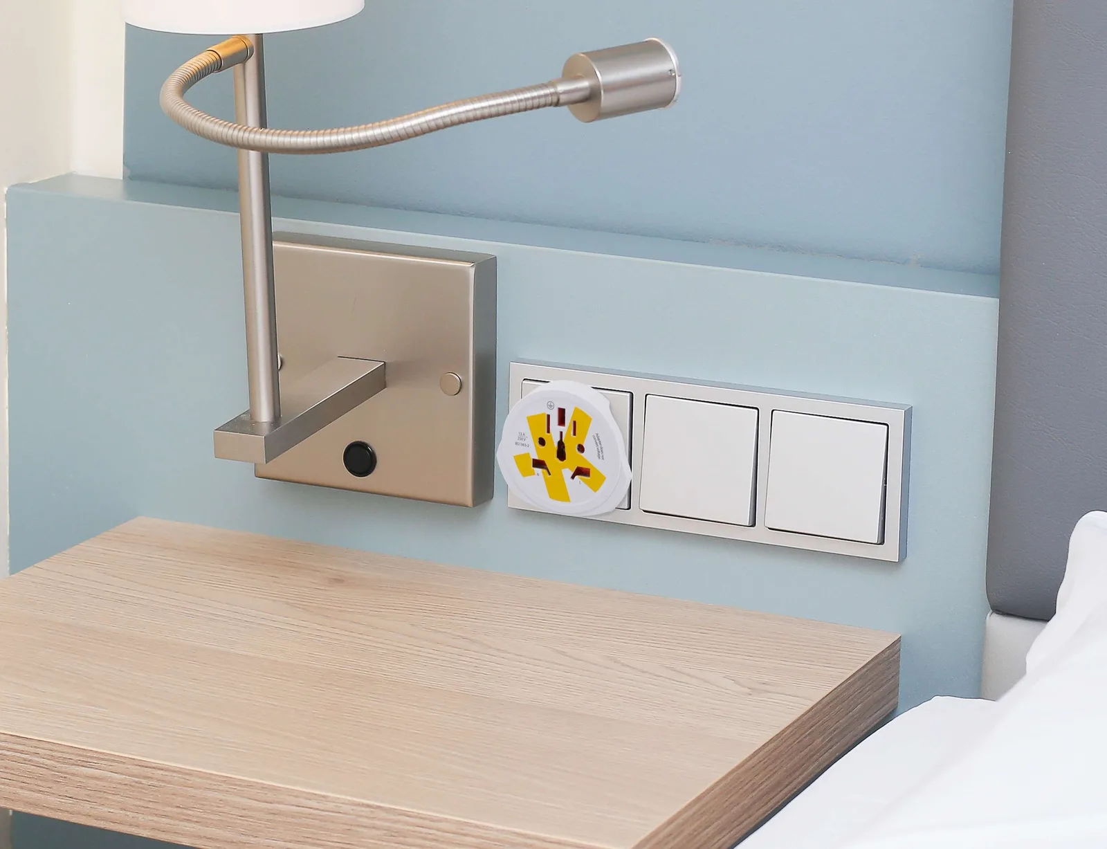 SKROSS Länderstecker World to Europe, Ansicht 2