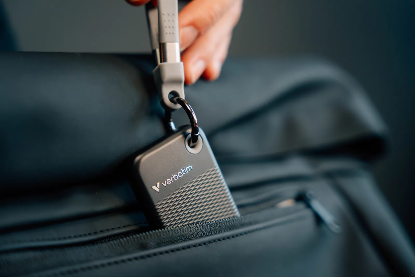 Verbatim Pocket - SSD - 1 TB - Schlüsselanhänger mit Kabelbefestigung - extern (tragbar) - Schwarz, Ansicht 3