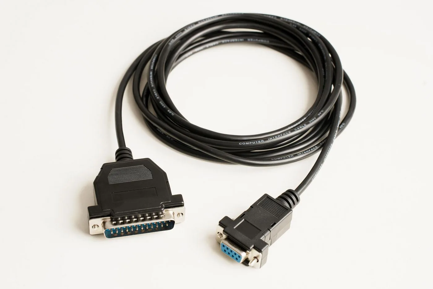 MicroConnect Kabel seriell - DB-25 (M) zu DB-9 (W), Ansicht 3