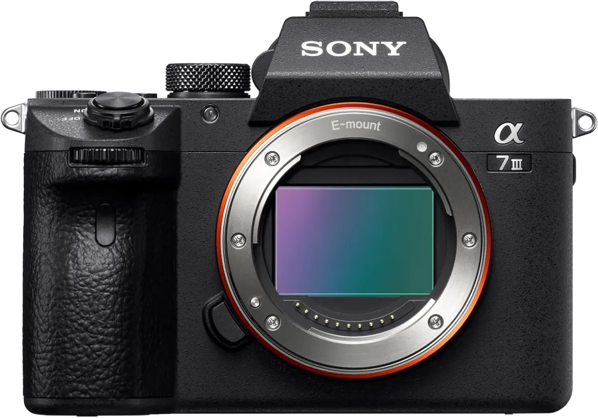 Sony Alpha 7 III Spiegellose Vollformat-Kamera mit 28-70 mm f/3.5-5.6 (Schneller 0,02s AF, optische 5-Achsen-Bildstabilisierung) — Bild 5